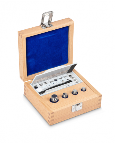 Svarelių rinkinys KERN, F1 klasė, medinėje dėžėje